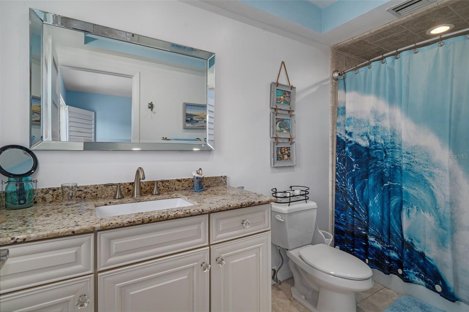 Private en-suite bathroom