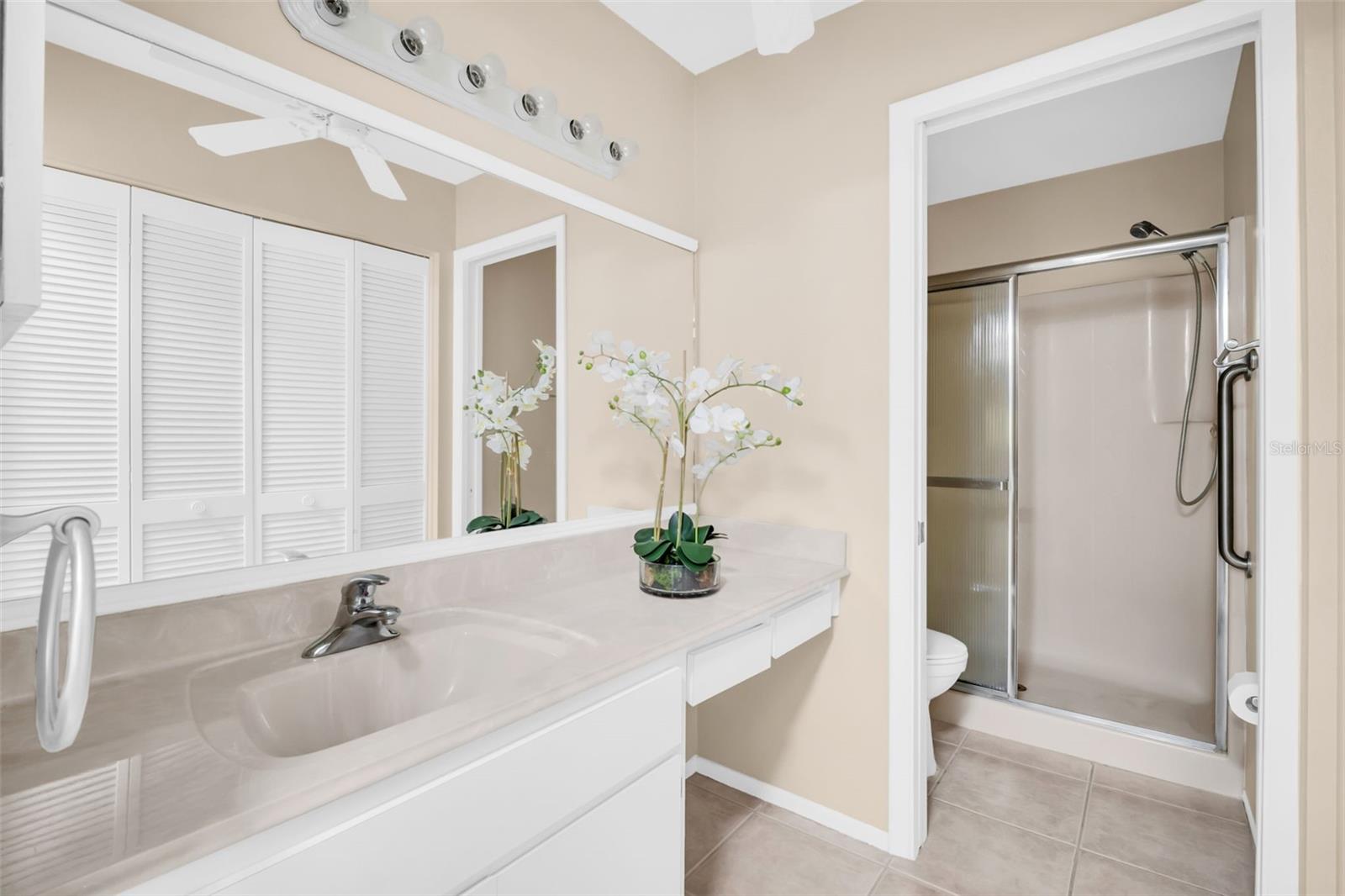 Large ensuite with make-up/vanity space and convenient walk-in shower~