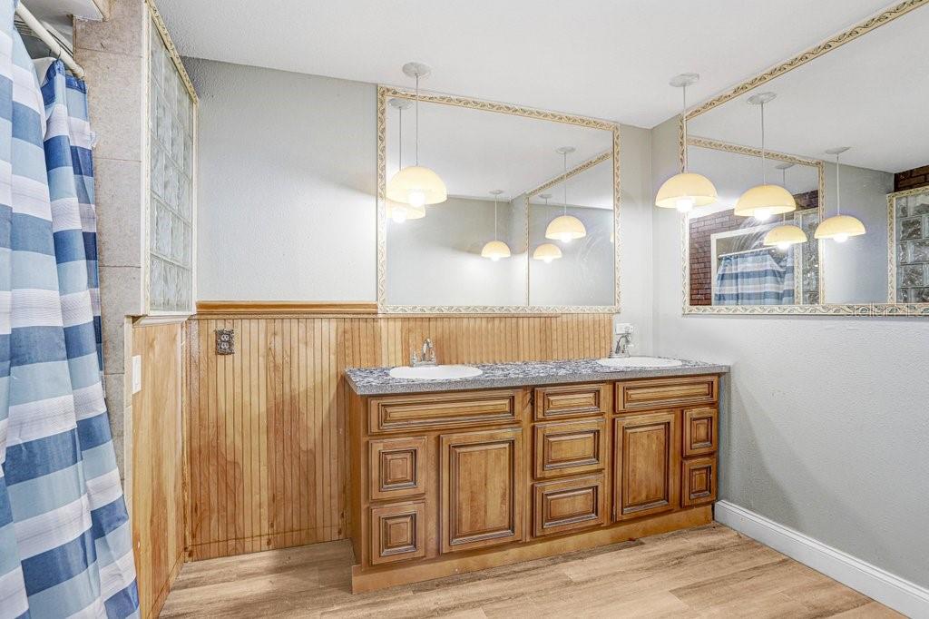 Master En Suite on 2nd Floor