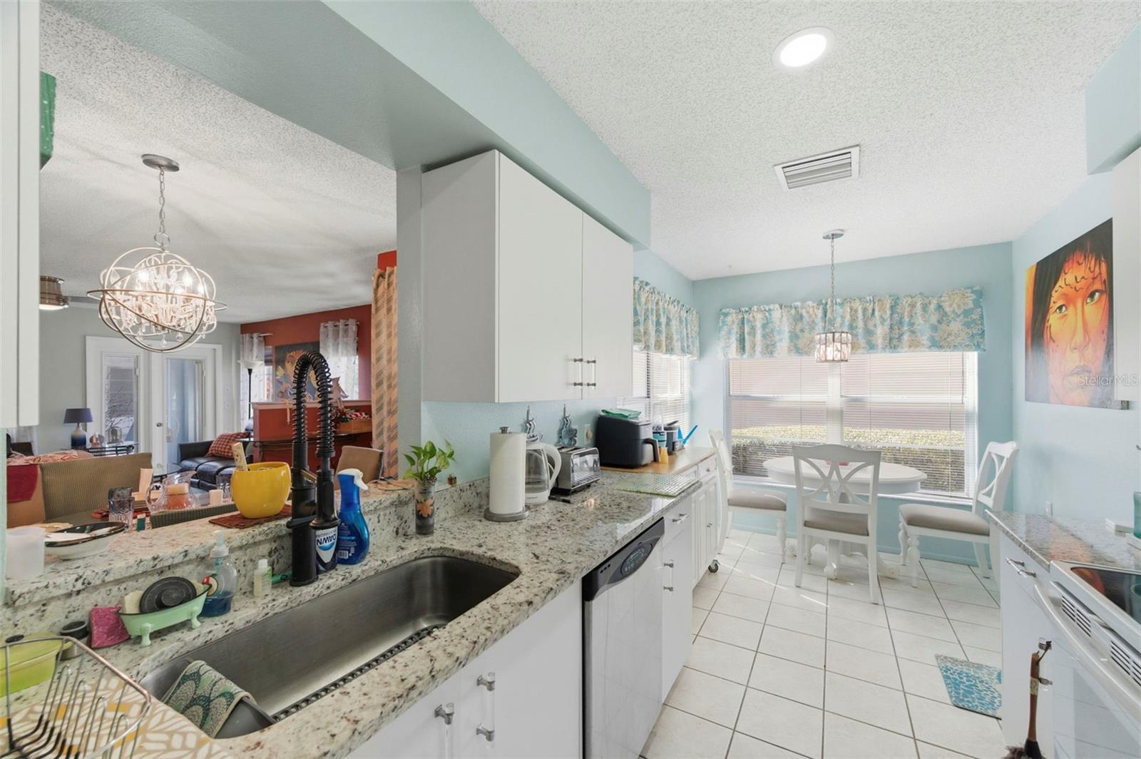 Kitchen/Breakfast Nook