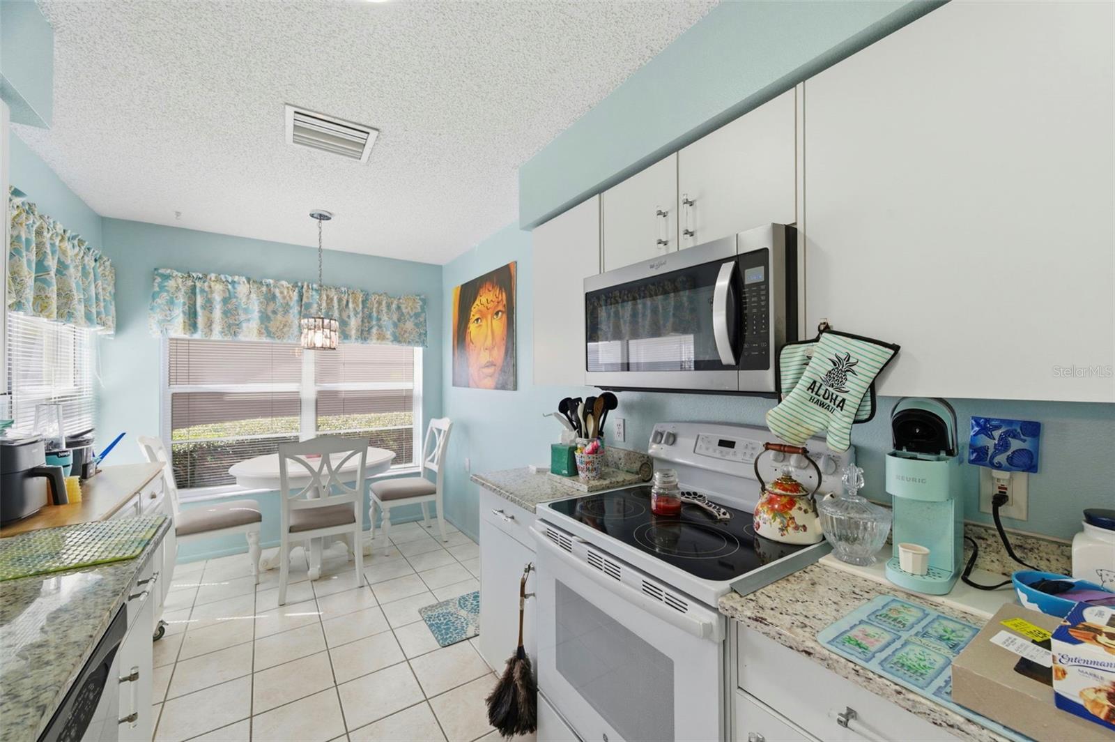 Kitchen/Breakfast Nook