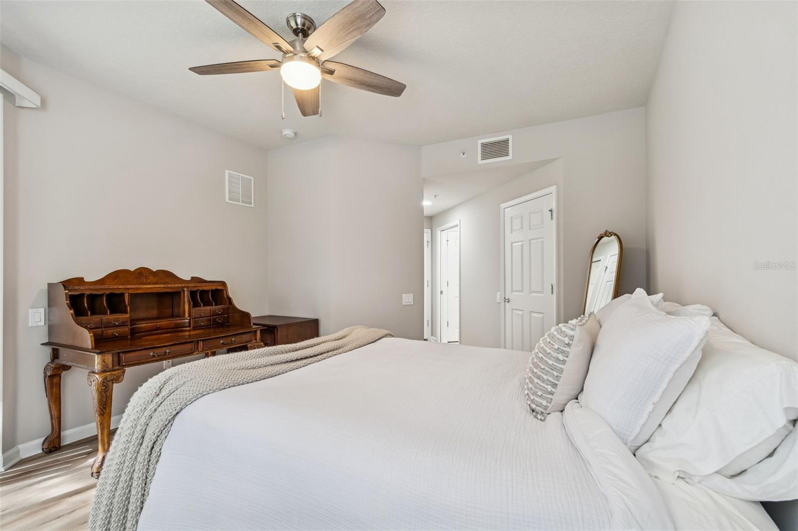 Another angle reveals the room’s graceful proportions and warm wood flooring, all bathed in soft daylight.