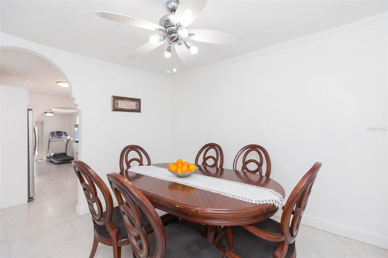 DINNING ROOM TO KITCHEN