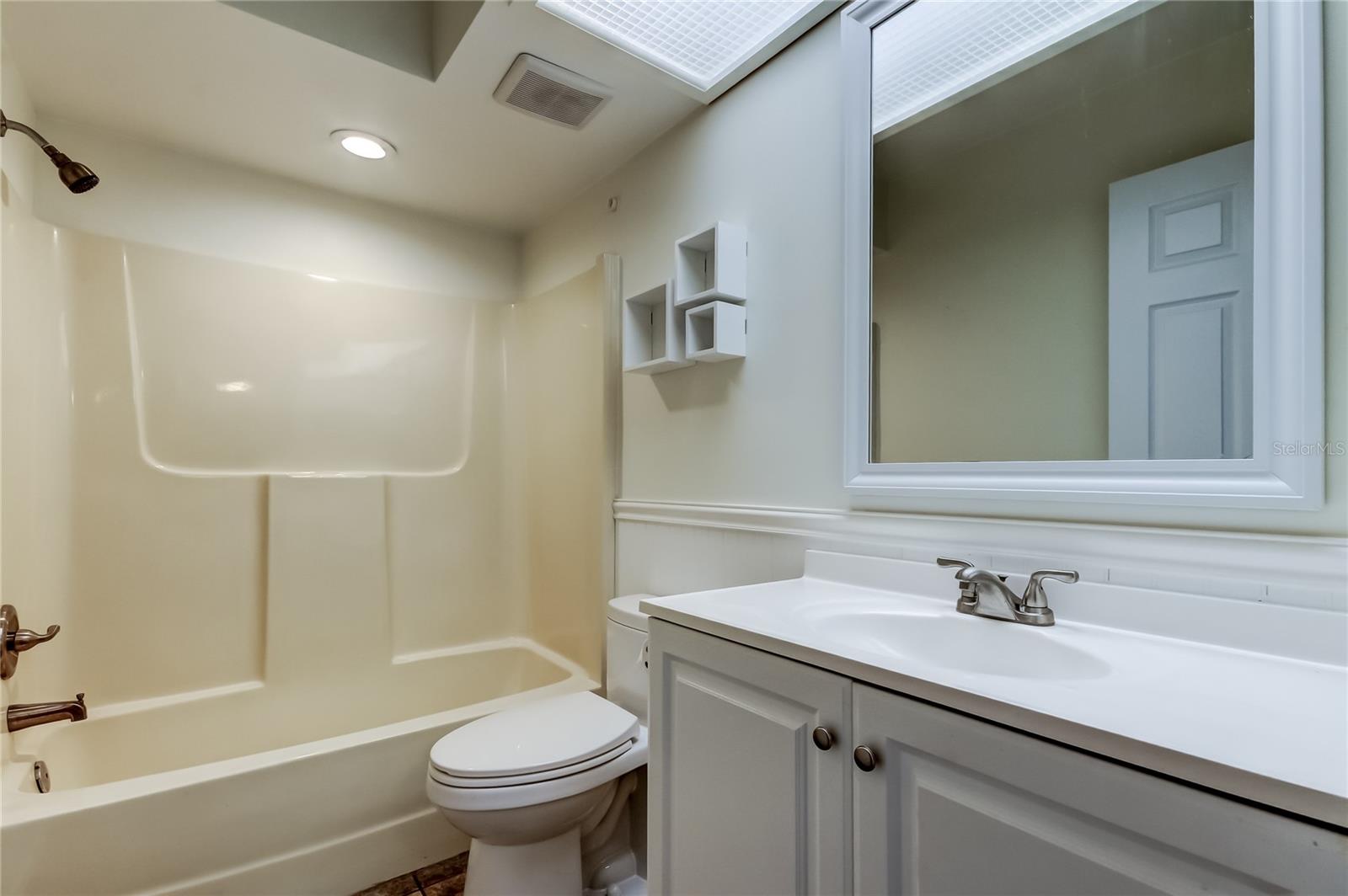 2nd Floor - Guest Bathroom