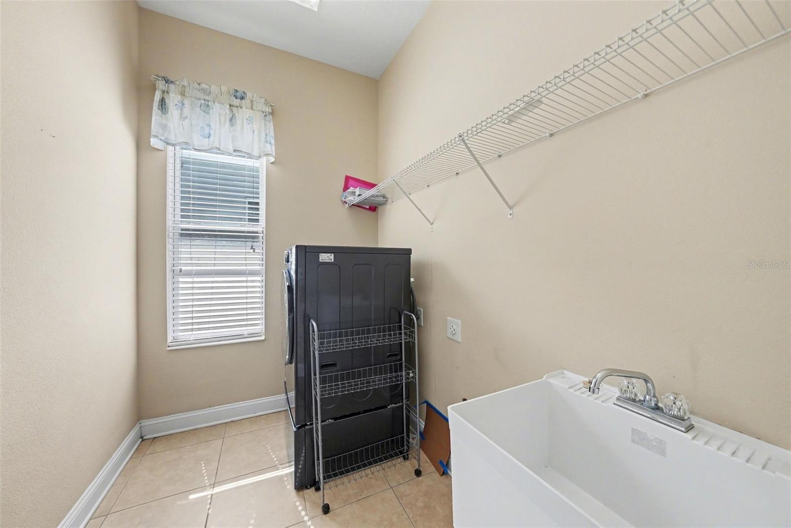 Washer/dryer combo Conveys