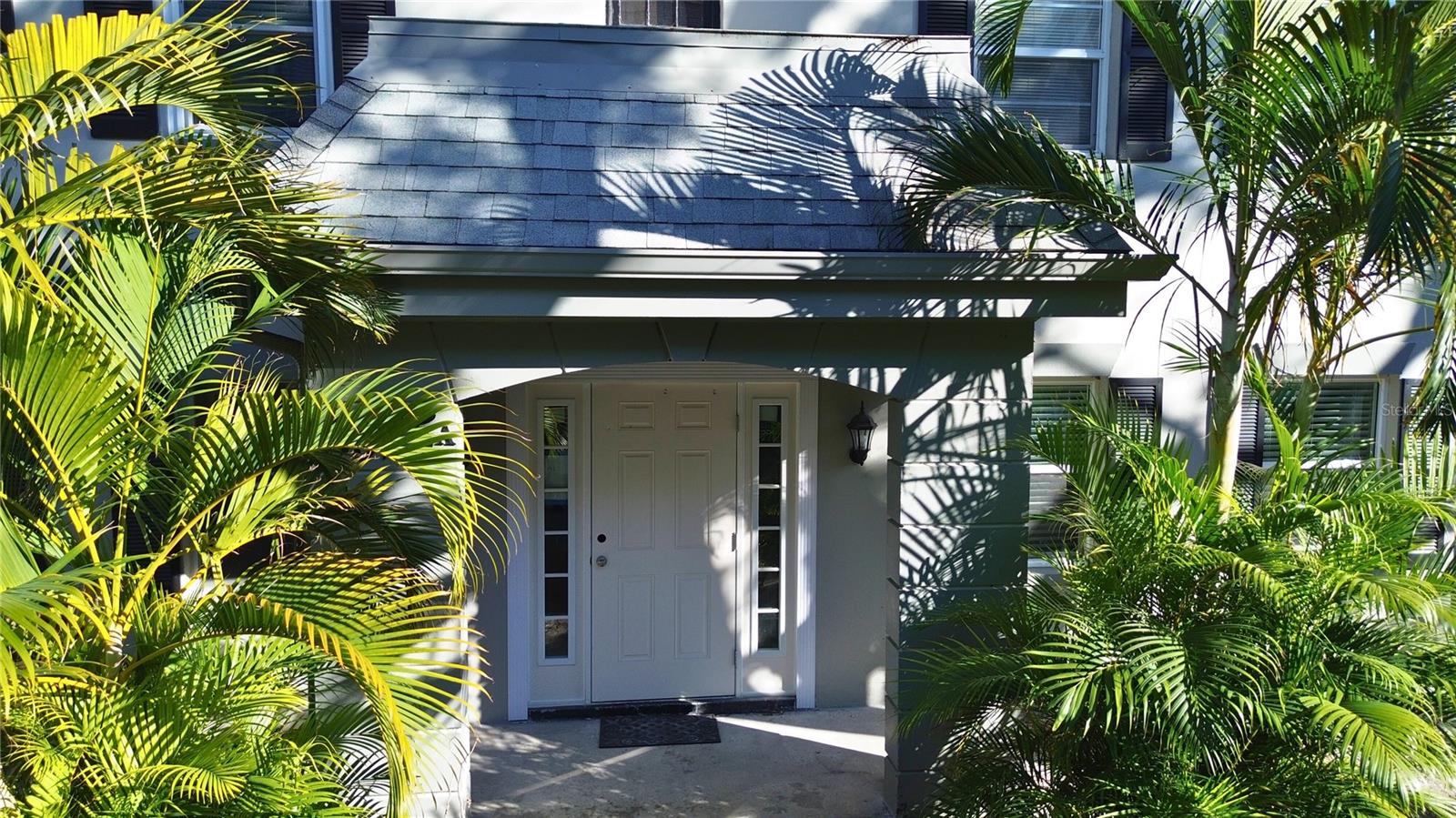 Beautiful foliage around the entry way.