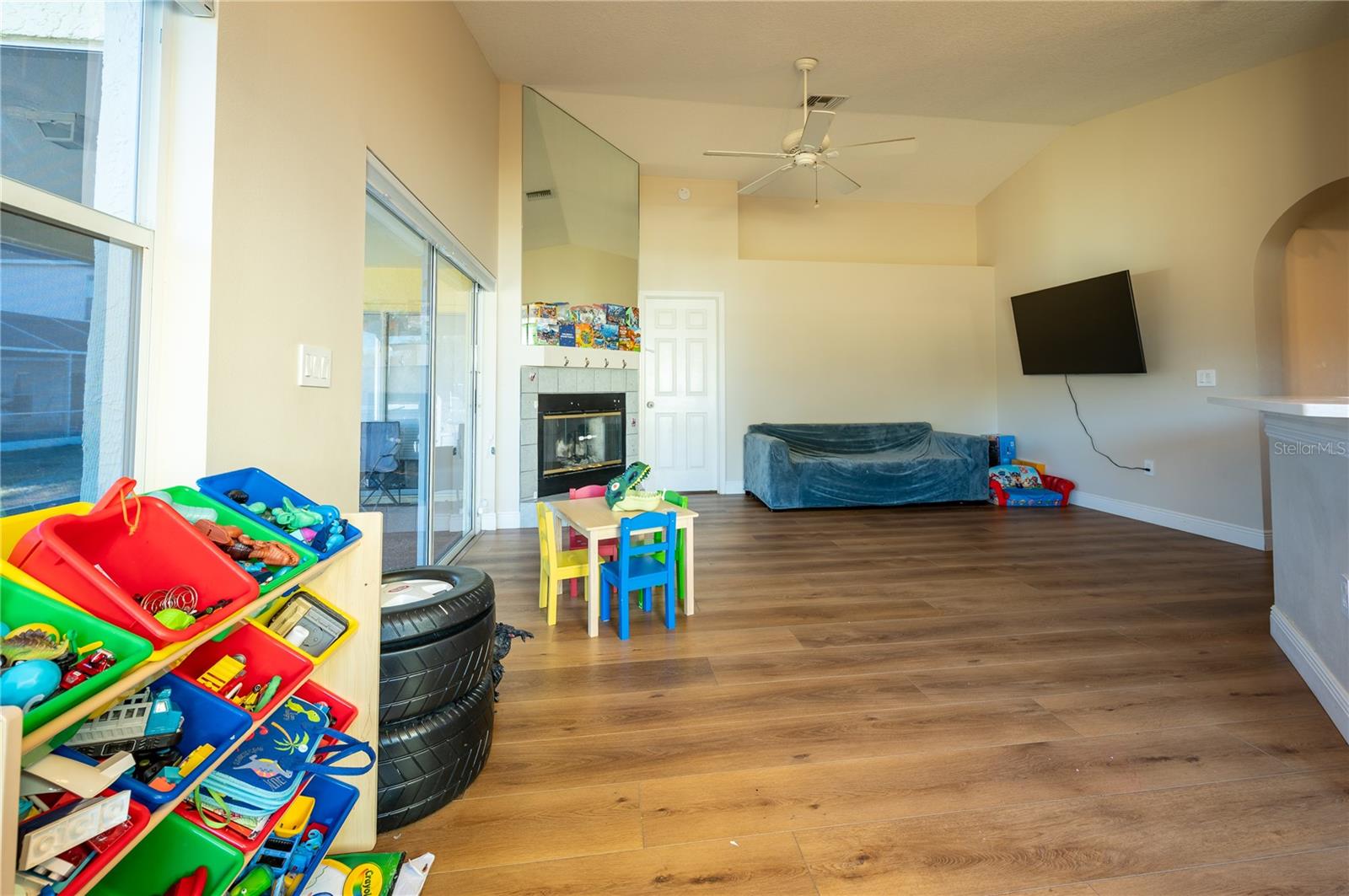 Breakfast nook/family room