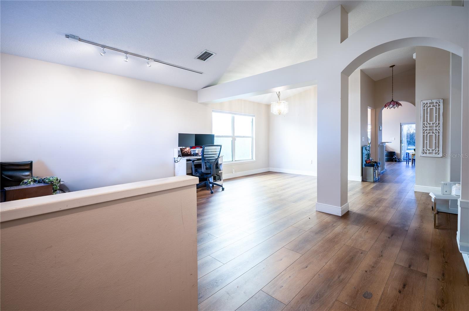 Entry way to living room/Dining room