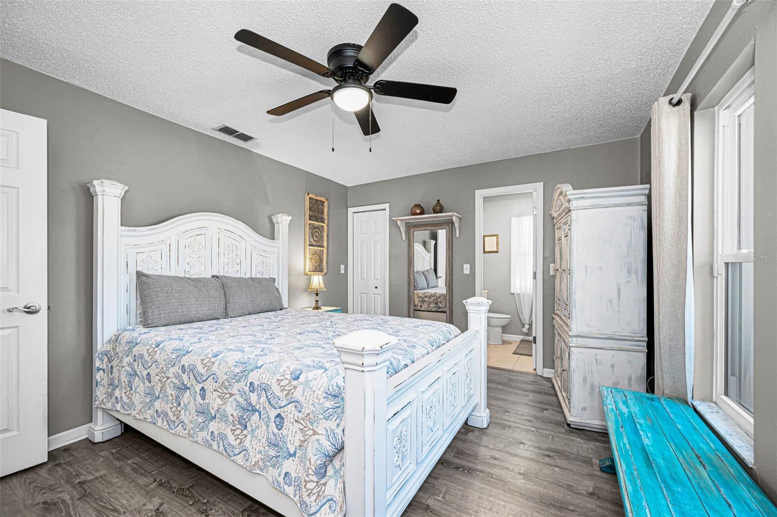 BEAUTIFUL PRIMARY BEDROOM