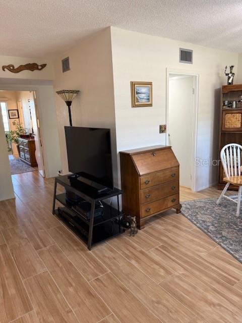 Living Room/Dining Area