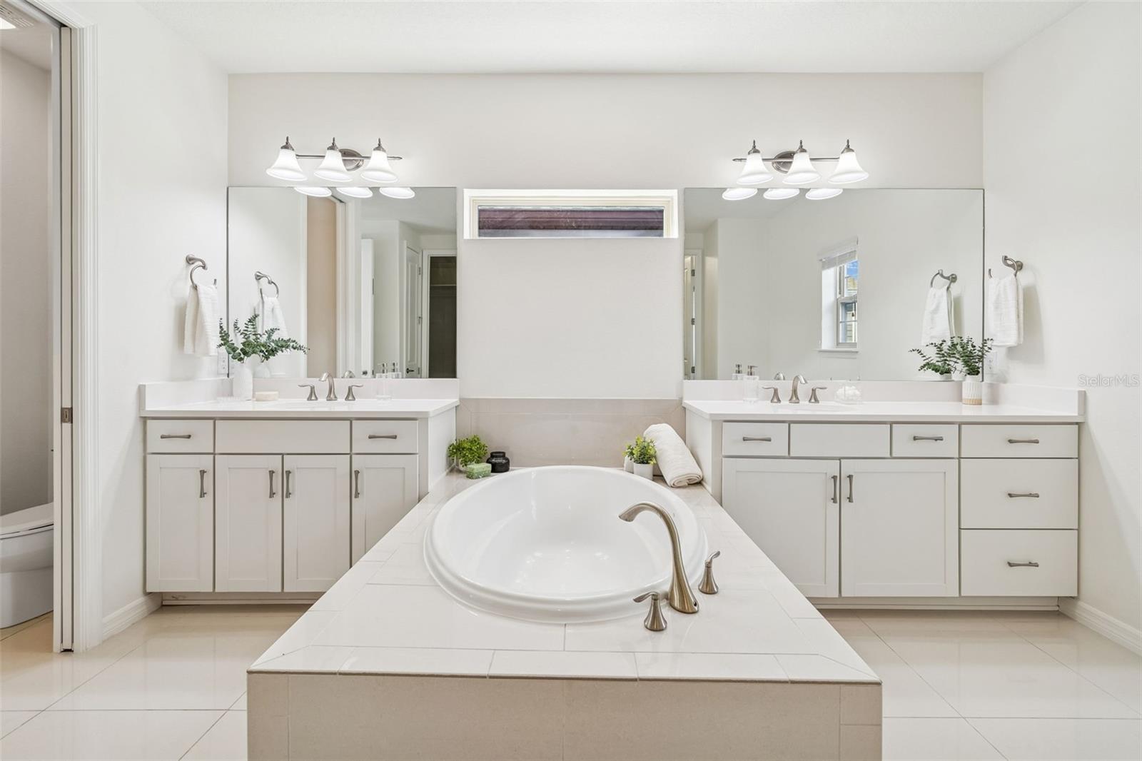 Master Bedroom En-suite Bathroom