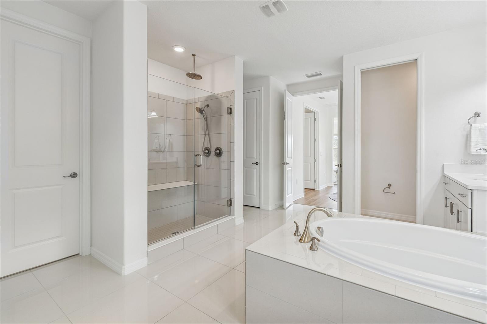 Master Bedroom En-suite Bathroom