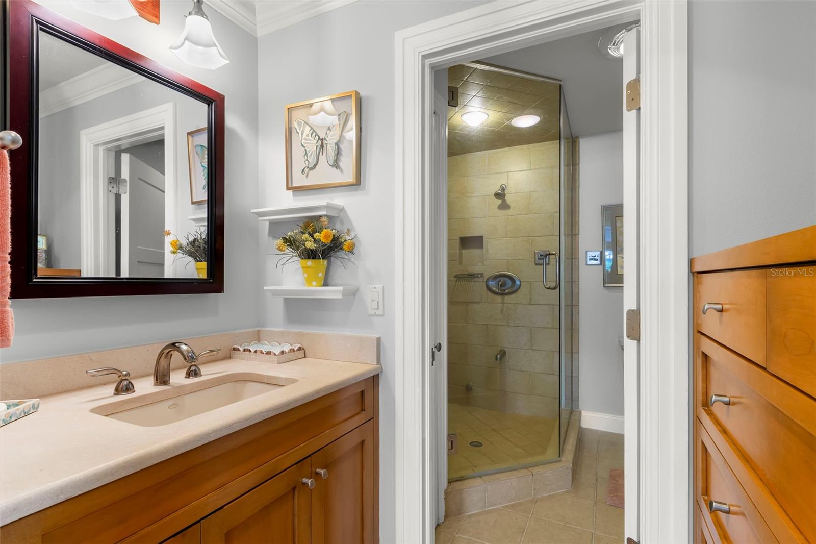 Bath with built-in chest of drawers