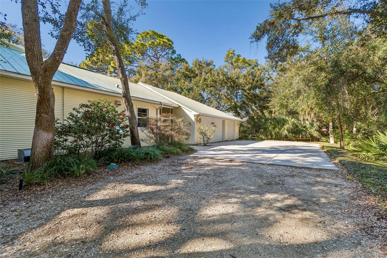 3 car detached garage