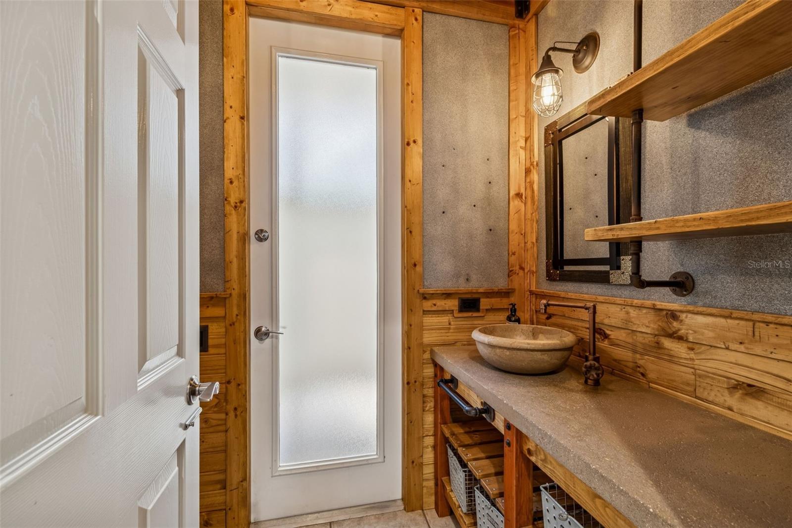 Pool bath / Half Bath