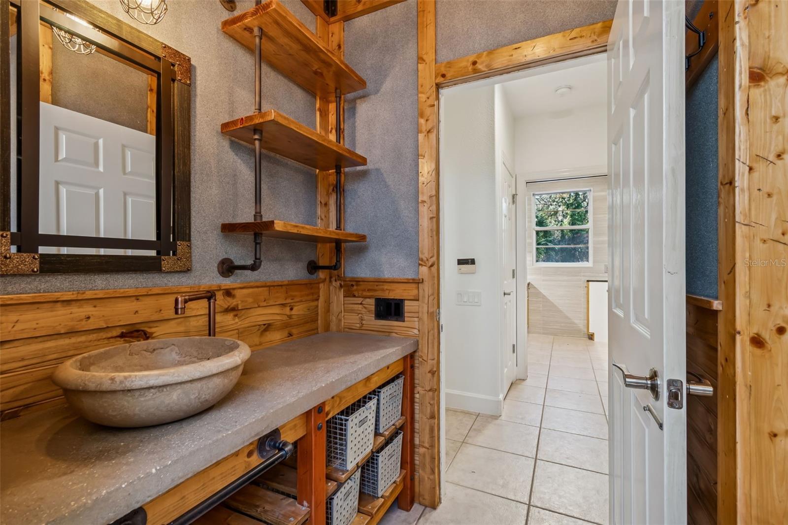 Pool bath / Half Bath