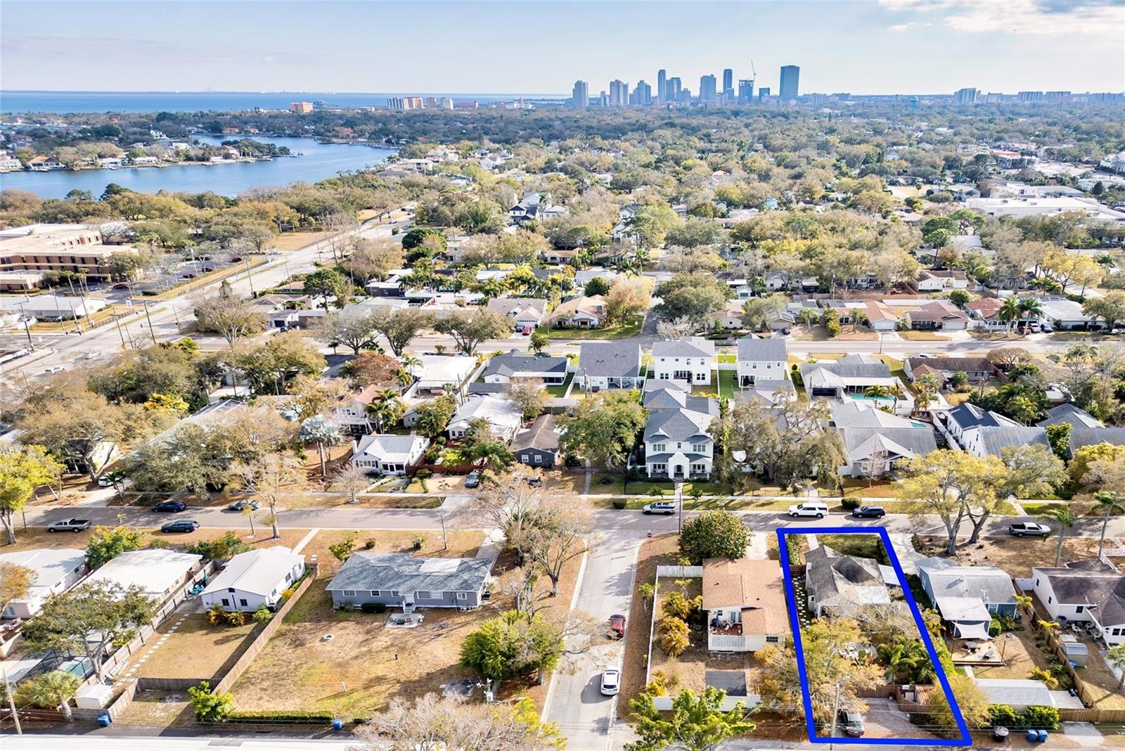 2 Blocks from Tampa Bay & 5 minutes to vibrant Downtown St Pete!