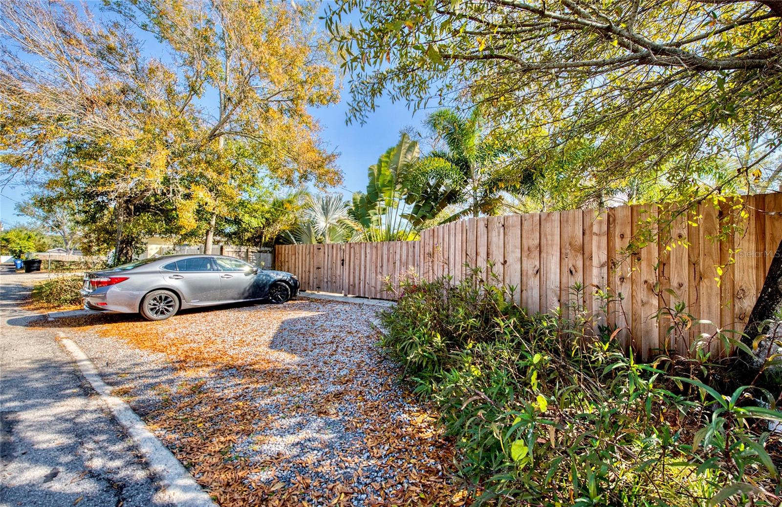 Spacious private parking pad for 2+cars