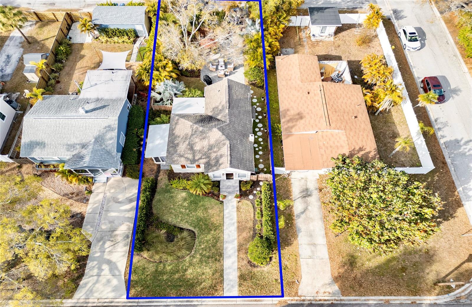 Publix Grocery is less than 2 blocks away!