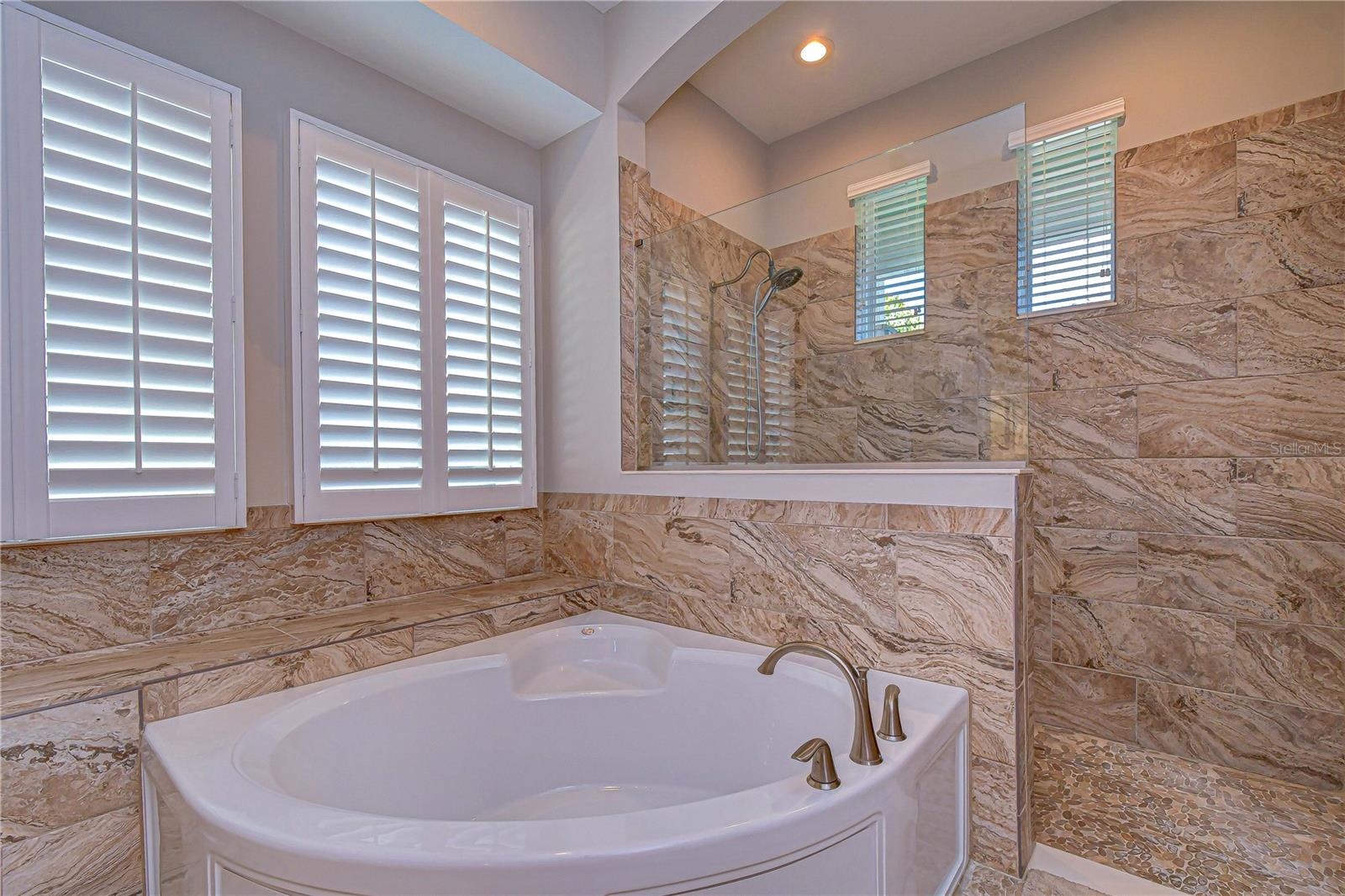 Large soaking tub!