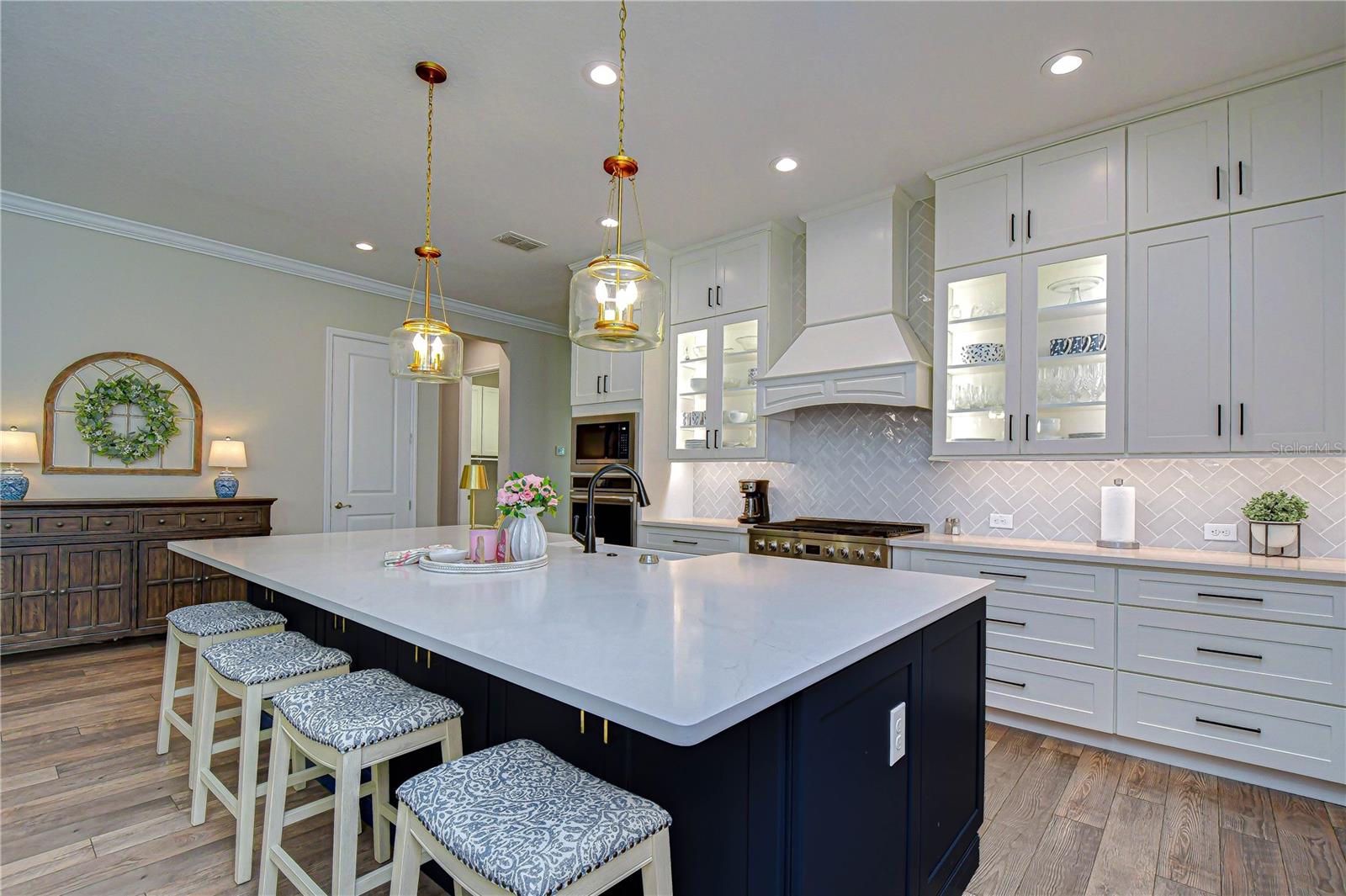 You'll love cooking in this kitchen with stainless appliances including a gas grill!