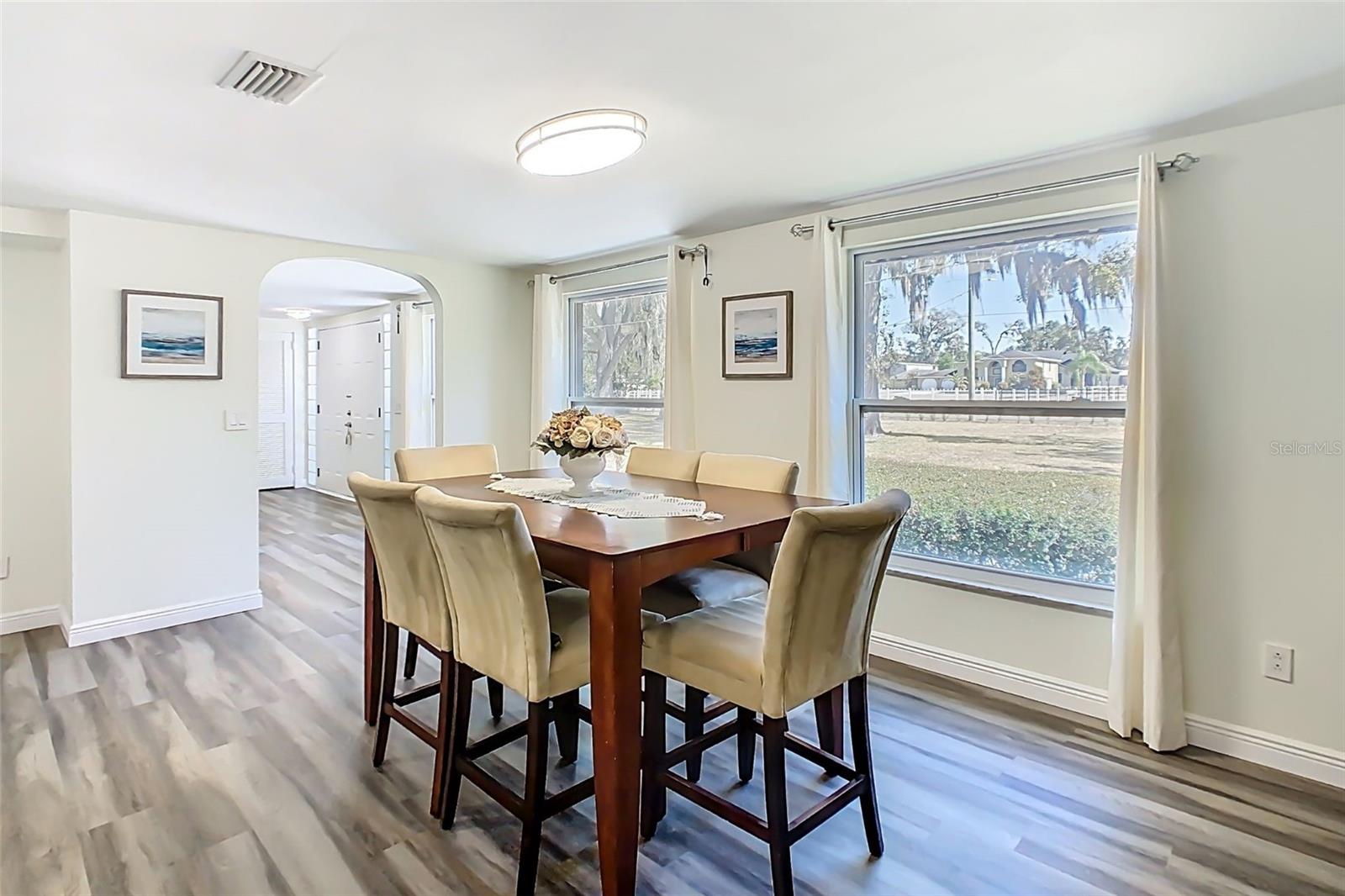 Dining area (alternate view)