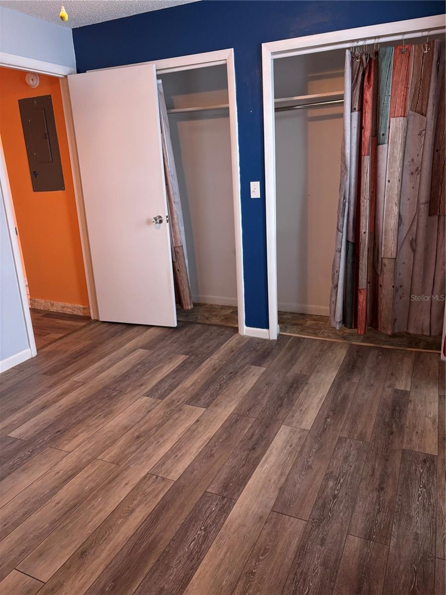 Second bedrrom...laminaate flooring