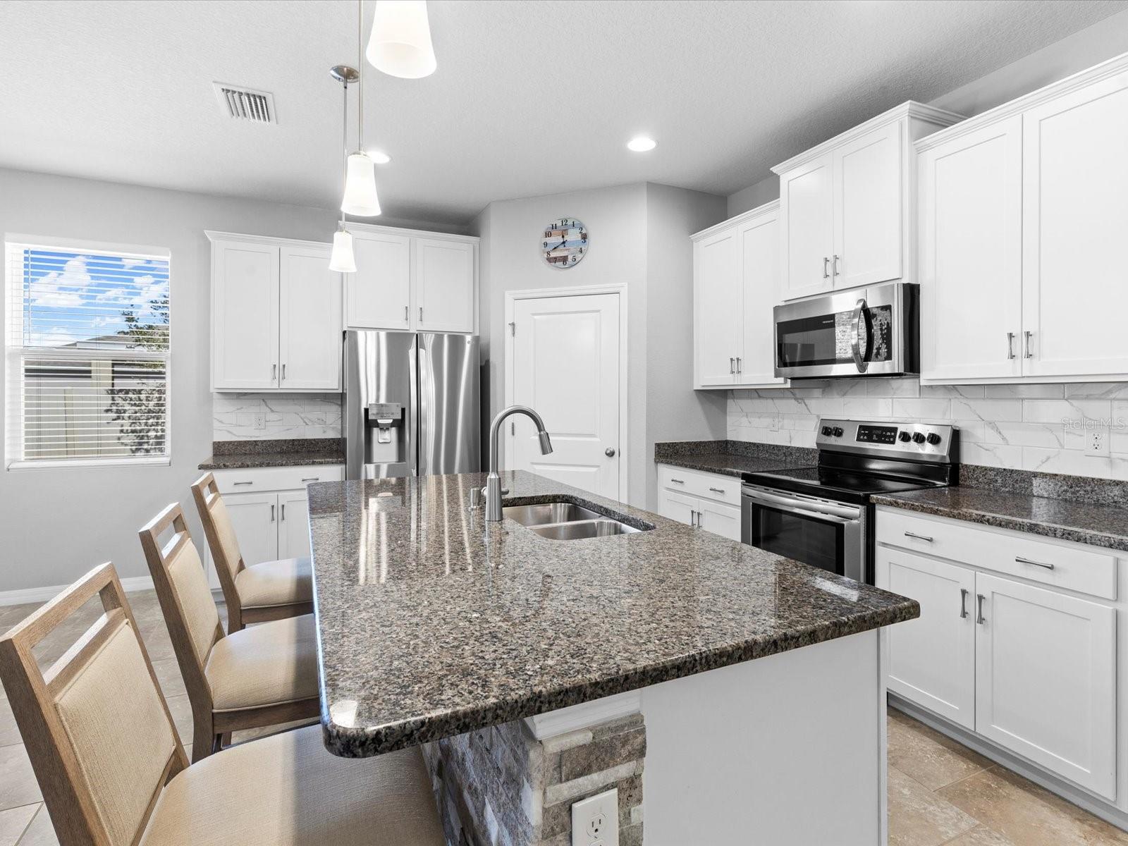 Breakfast Bar & island