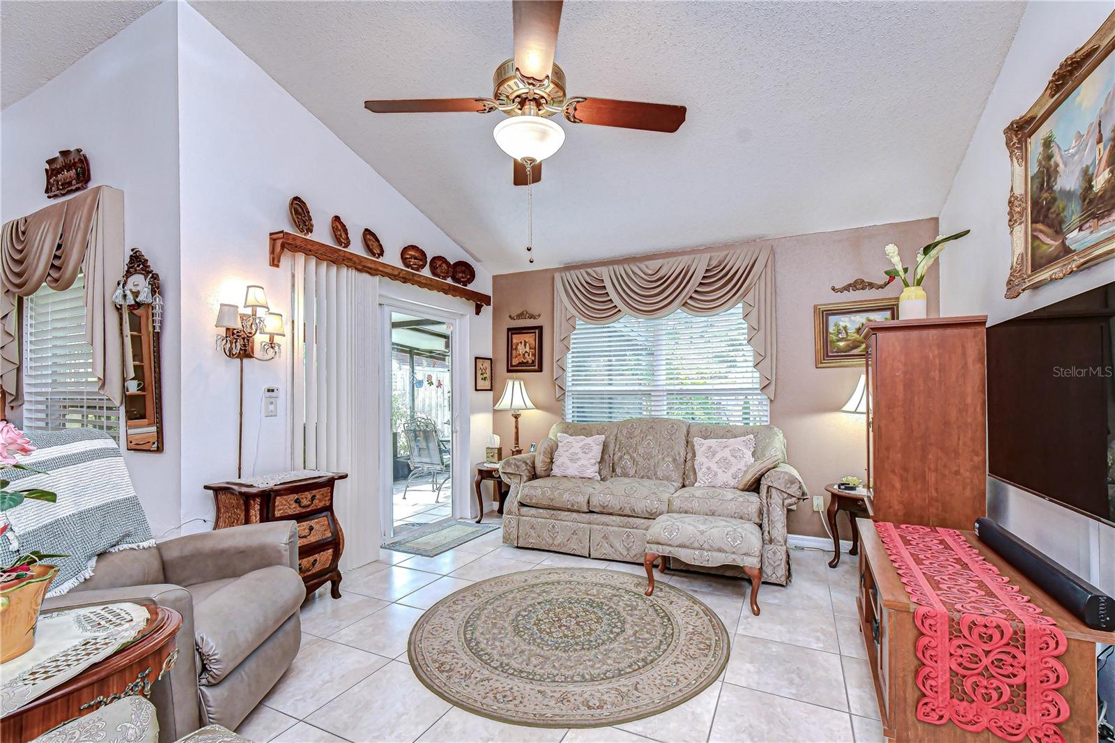 Living Room - SGD to Lanai