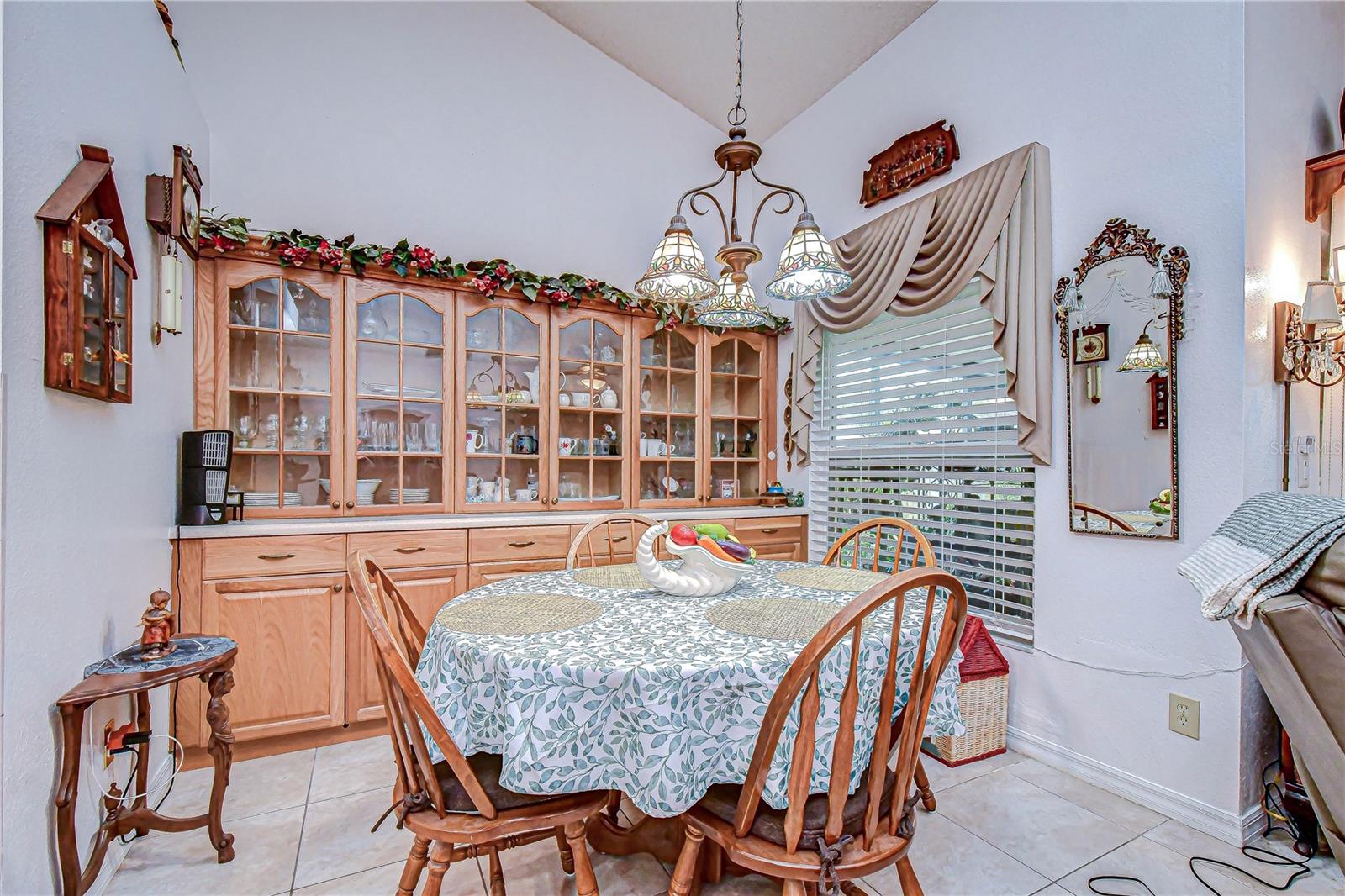 Dining Room - Built-in China Cabinet