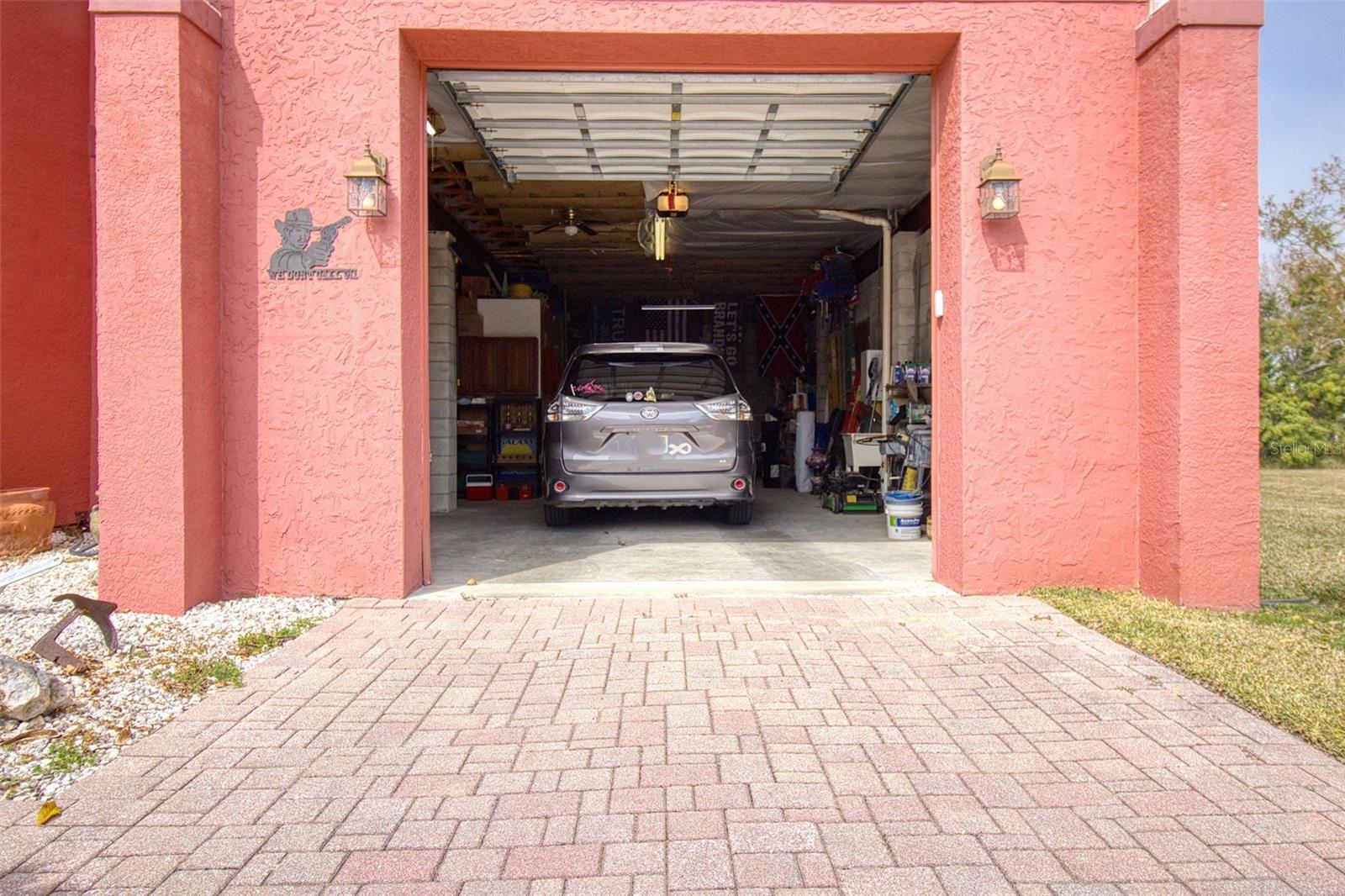 Tandem garage on 1 side