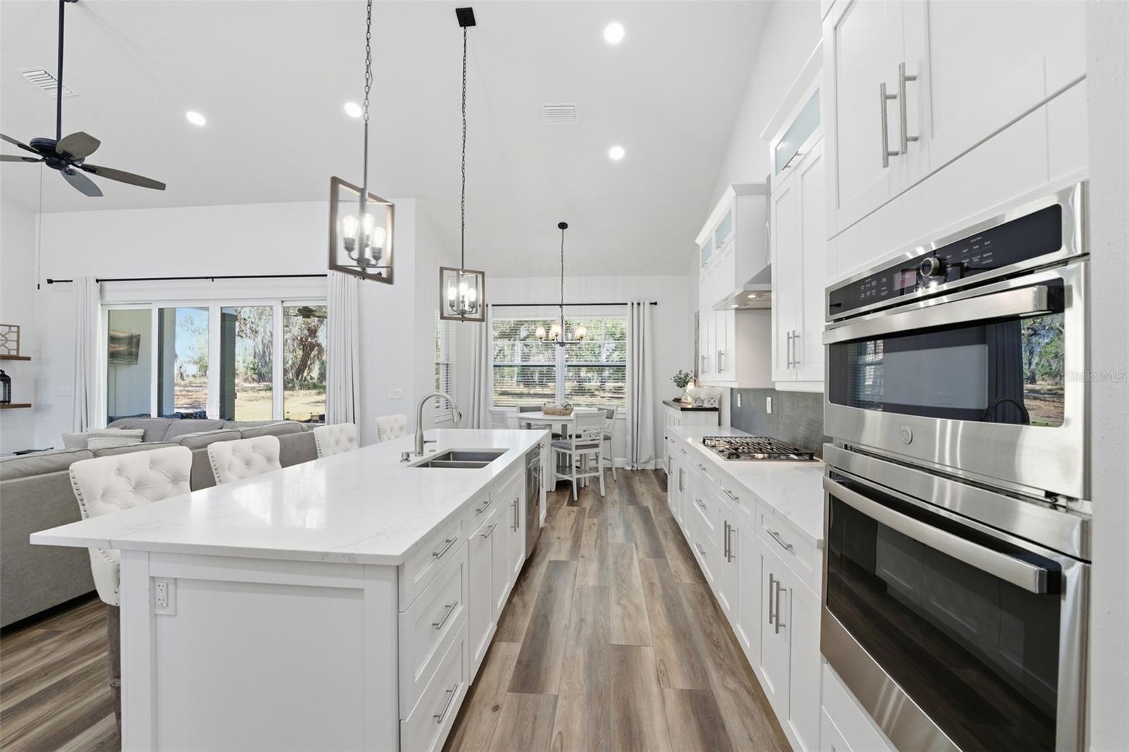 Kitchen/Breakfast Nook