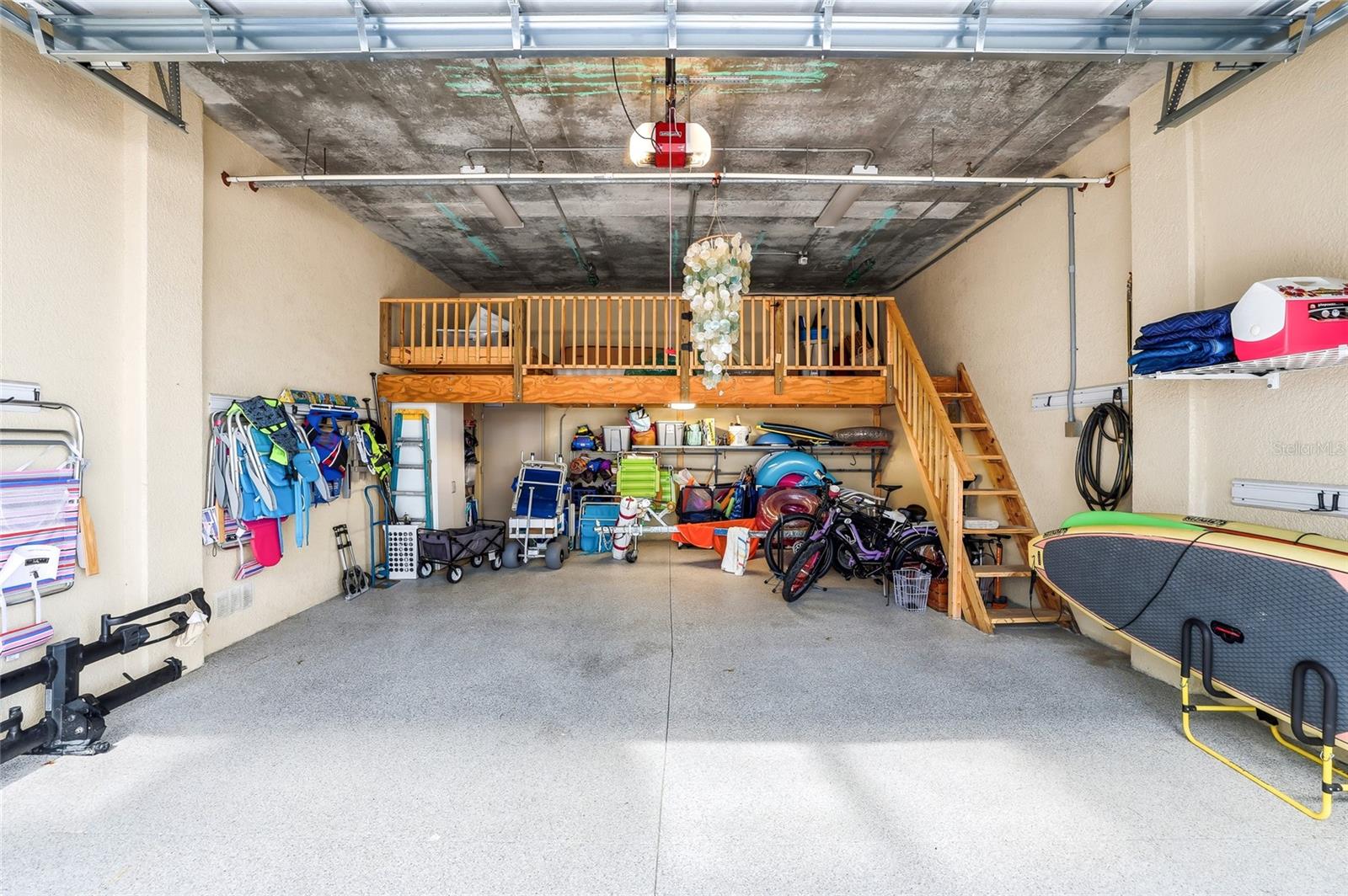 Garage can accommodate 4 cars