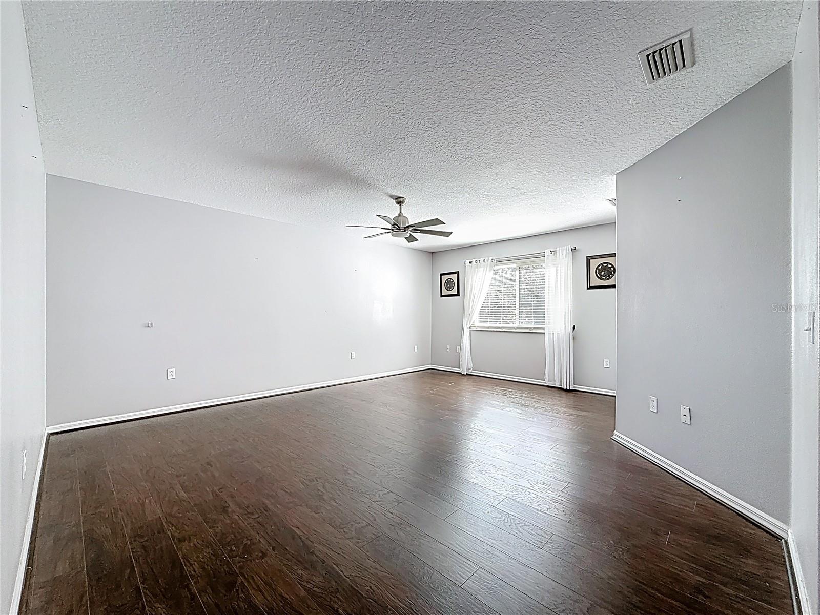 Bonus room or 4th bedroom