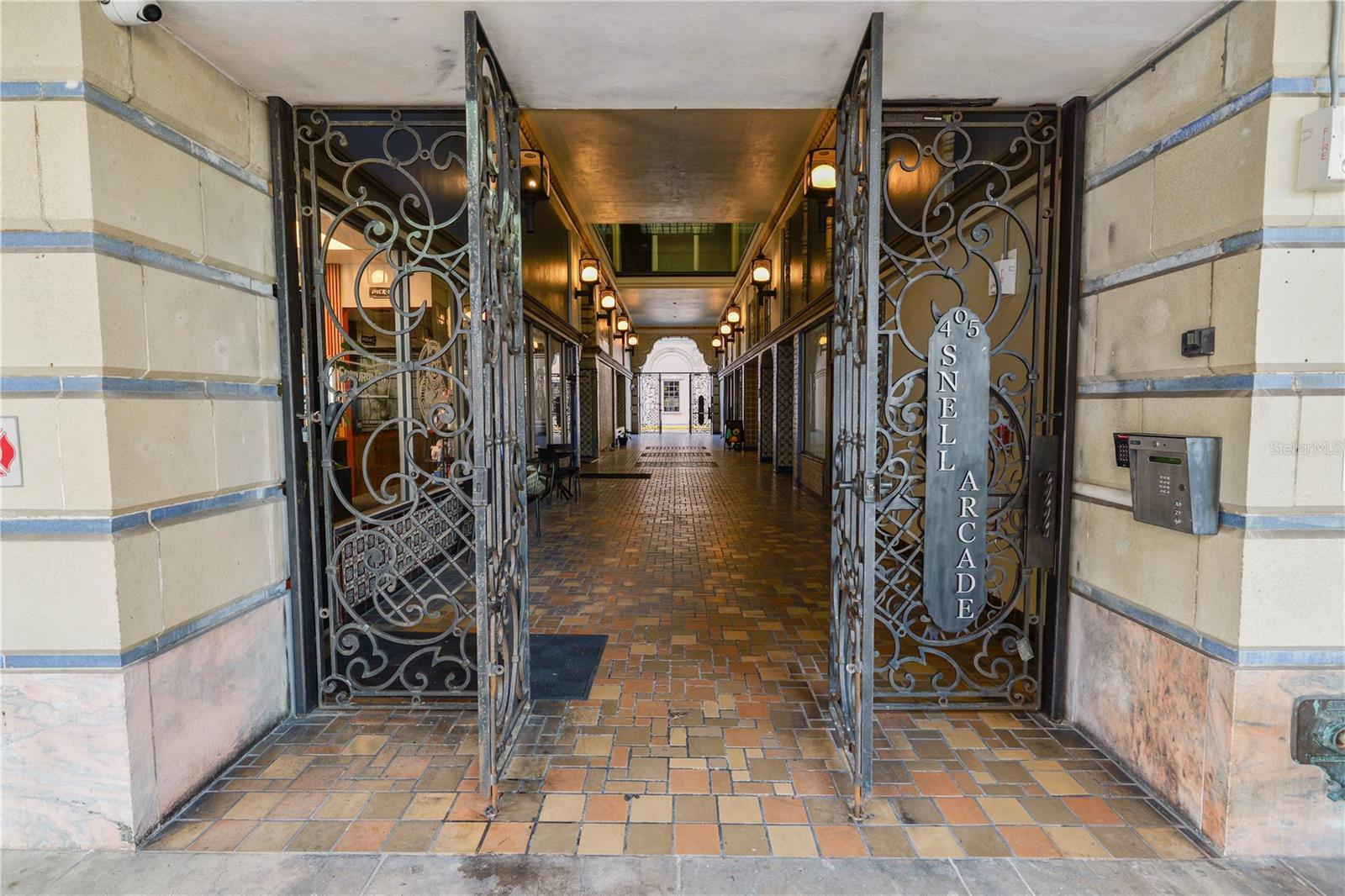 Direct access from Central Avenue.