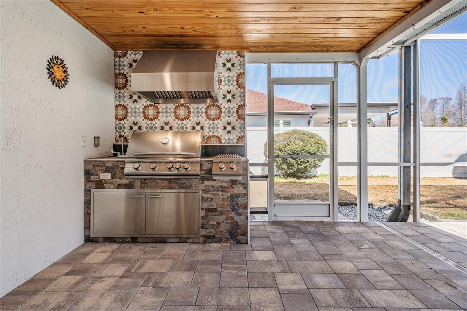 outdoor kitchen with striking backsplash