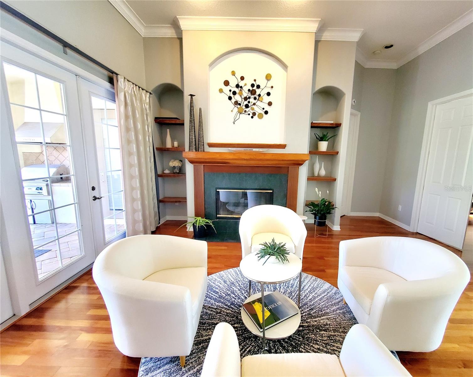LIVING ROOM WITH FIREPLACE
