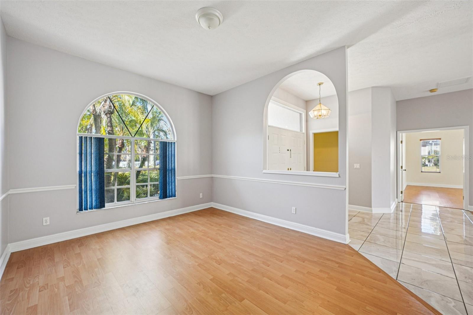 Dining room/Front door