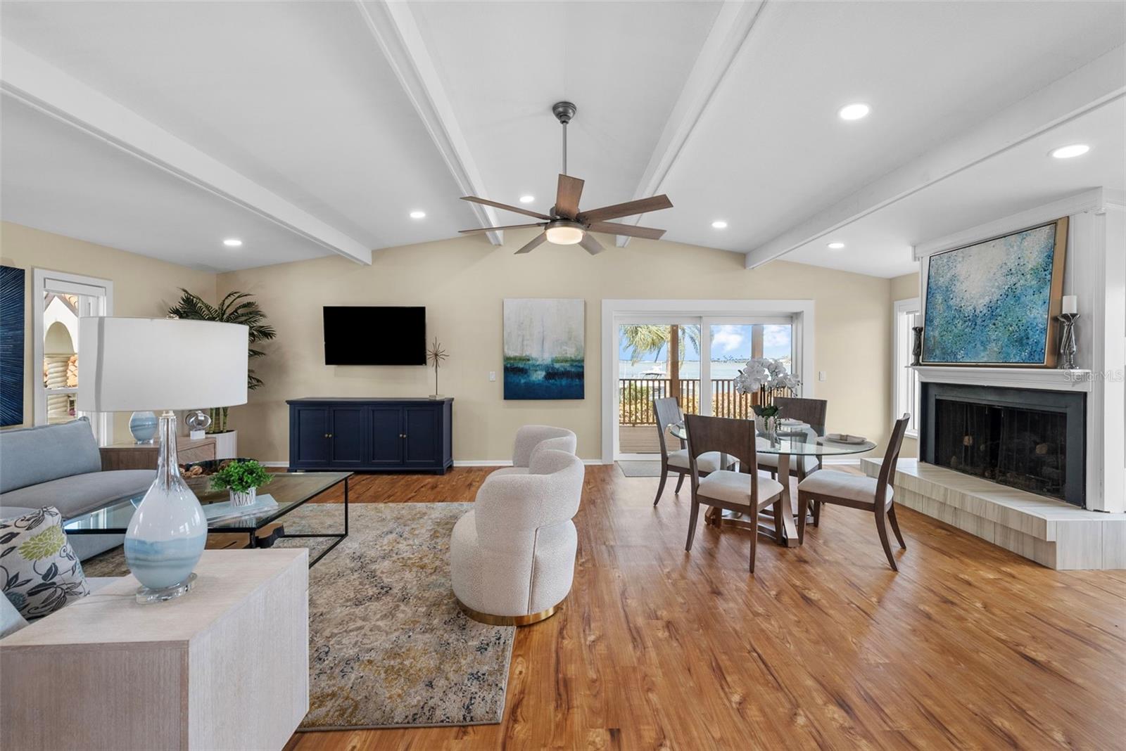 Living room / Dining Room combination