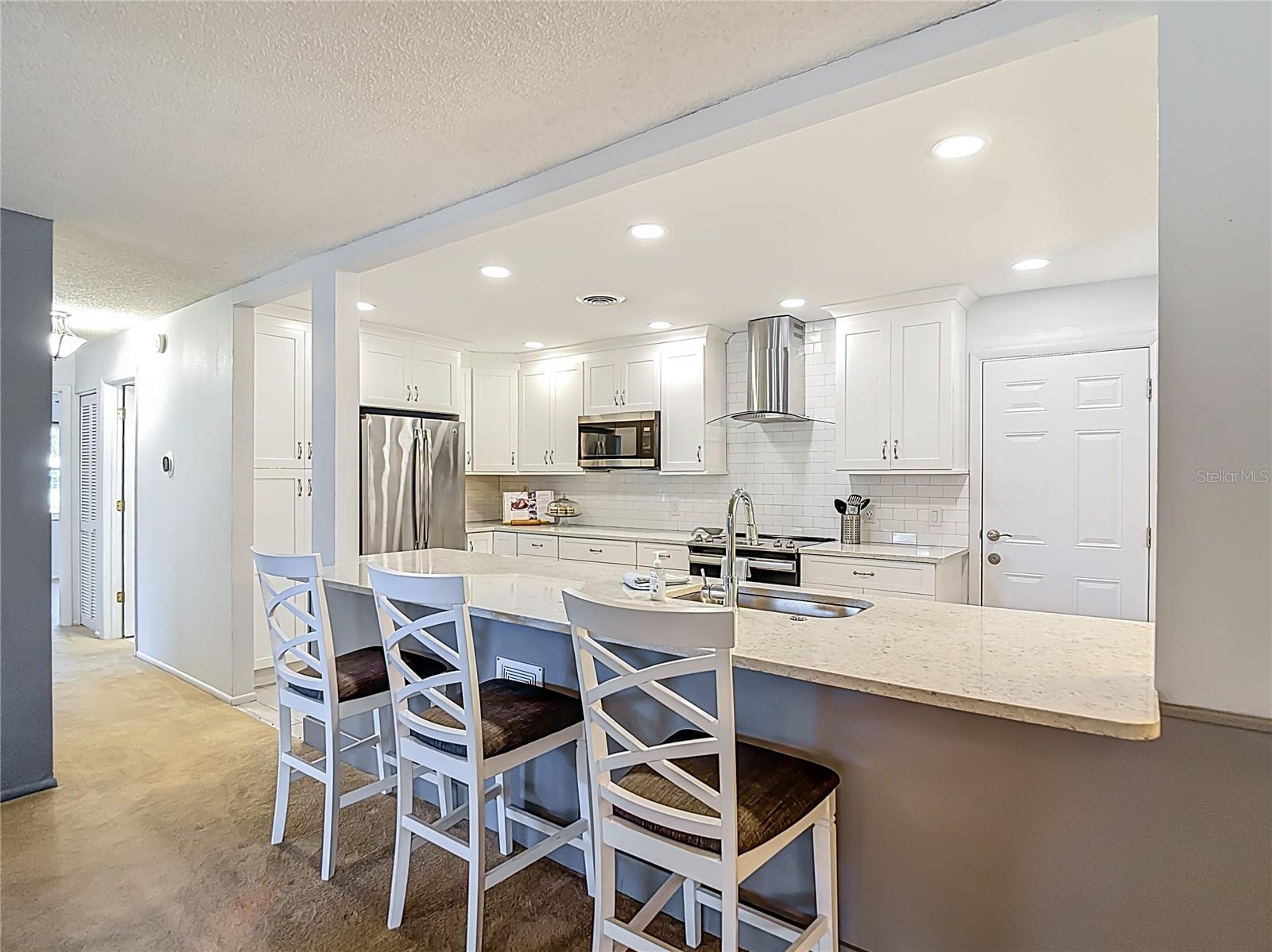 Kitchen - Breakfast Bar