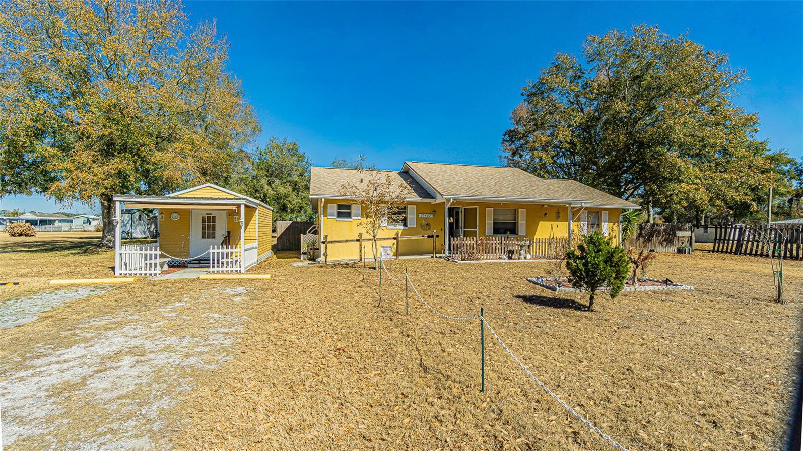 Loads of parking and possibilities!