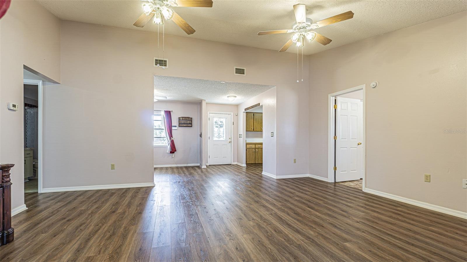 Great room OPEN to dining area for easy entertaining!