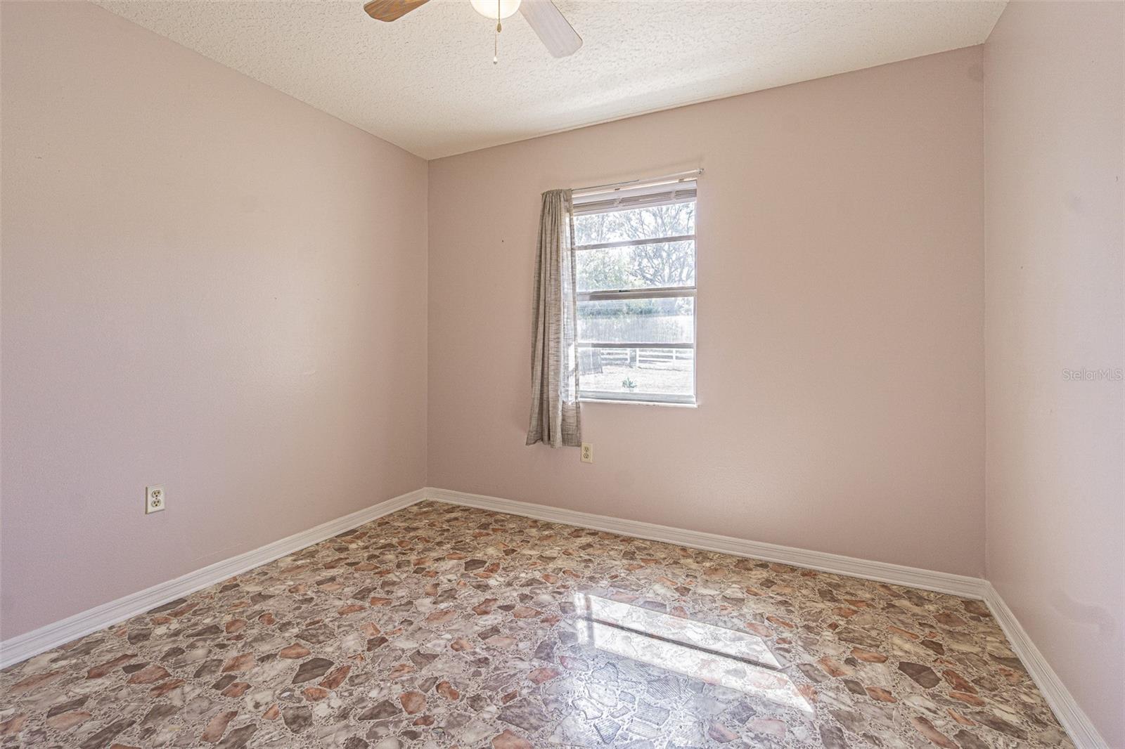 Secondary bedroom at reat