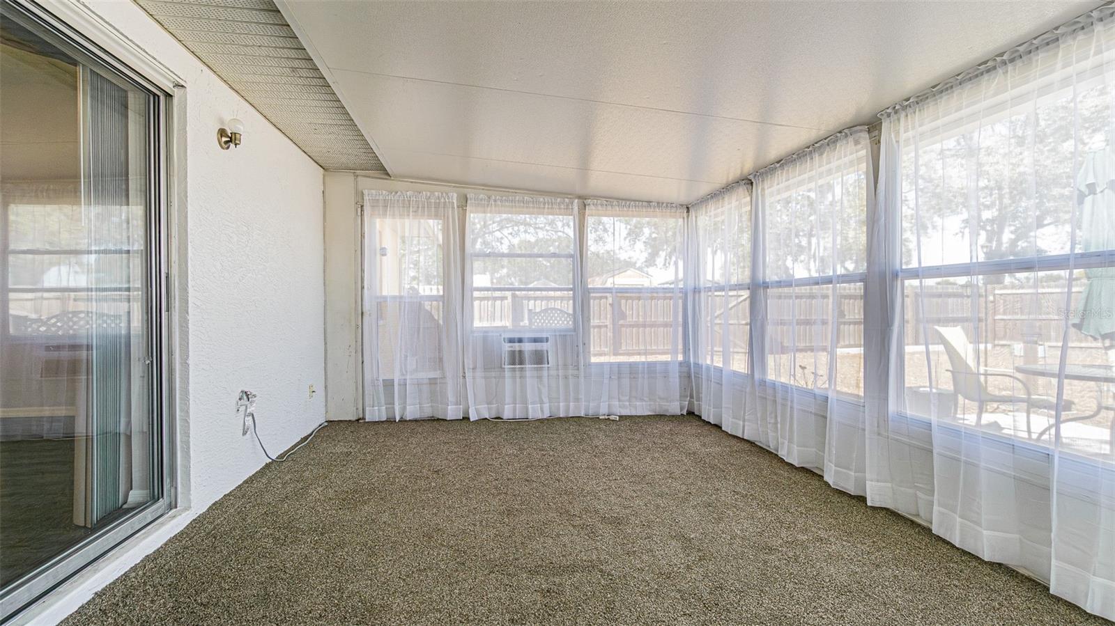 GREAT SPACE! Insulated roof, enclosed sunroom with AC