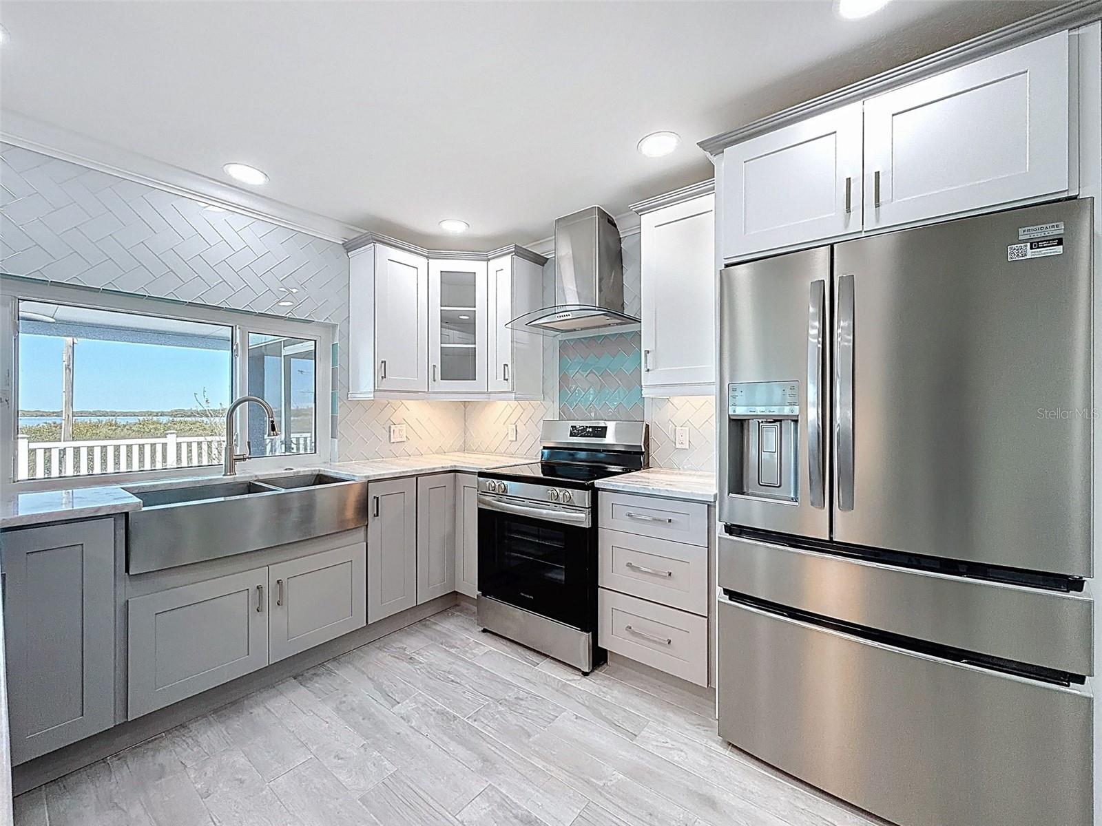 STAINLESS STEEL APPLIANCES.