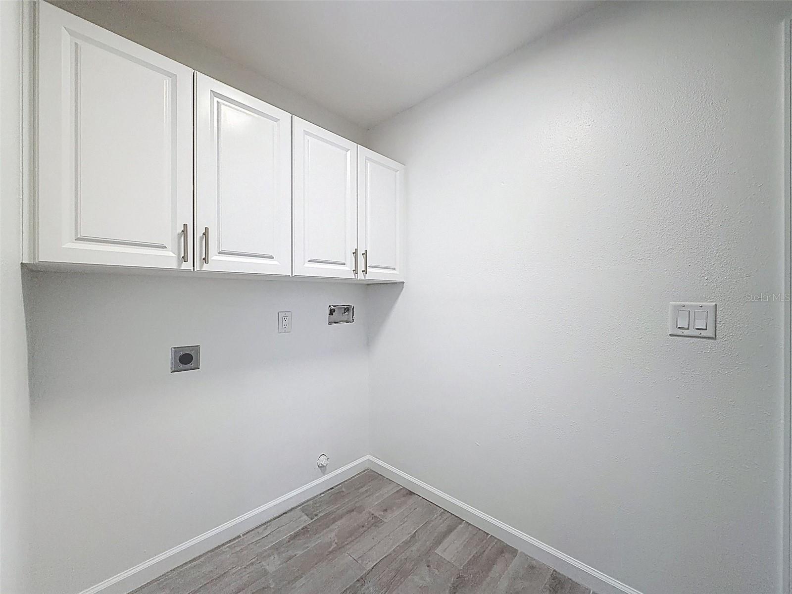 INDOOR LAUNDRY ROOM