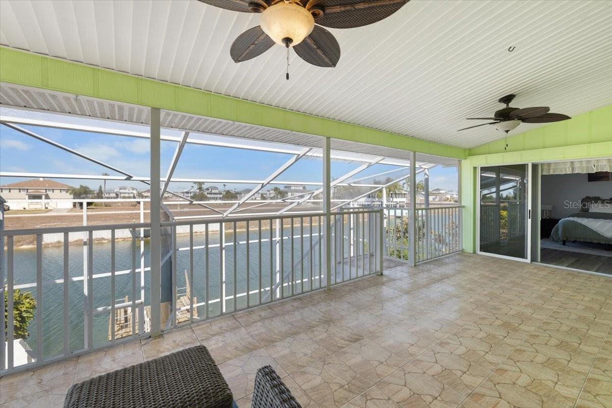 2nd level screen porch area