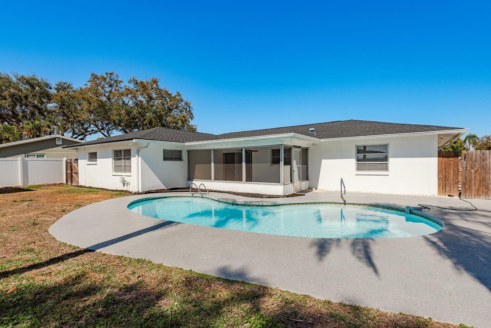 Over 8,000 sq ft of land