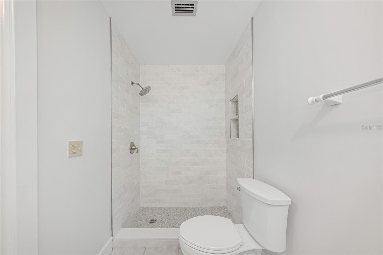 Kitchen - Right View