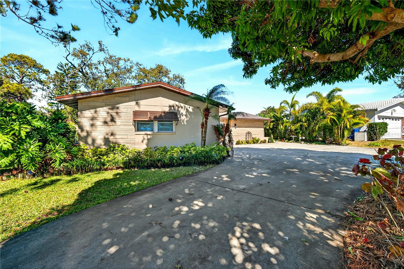 Front view showing circular driveway portion.